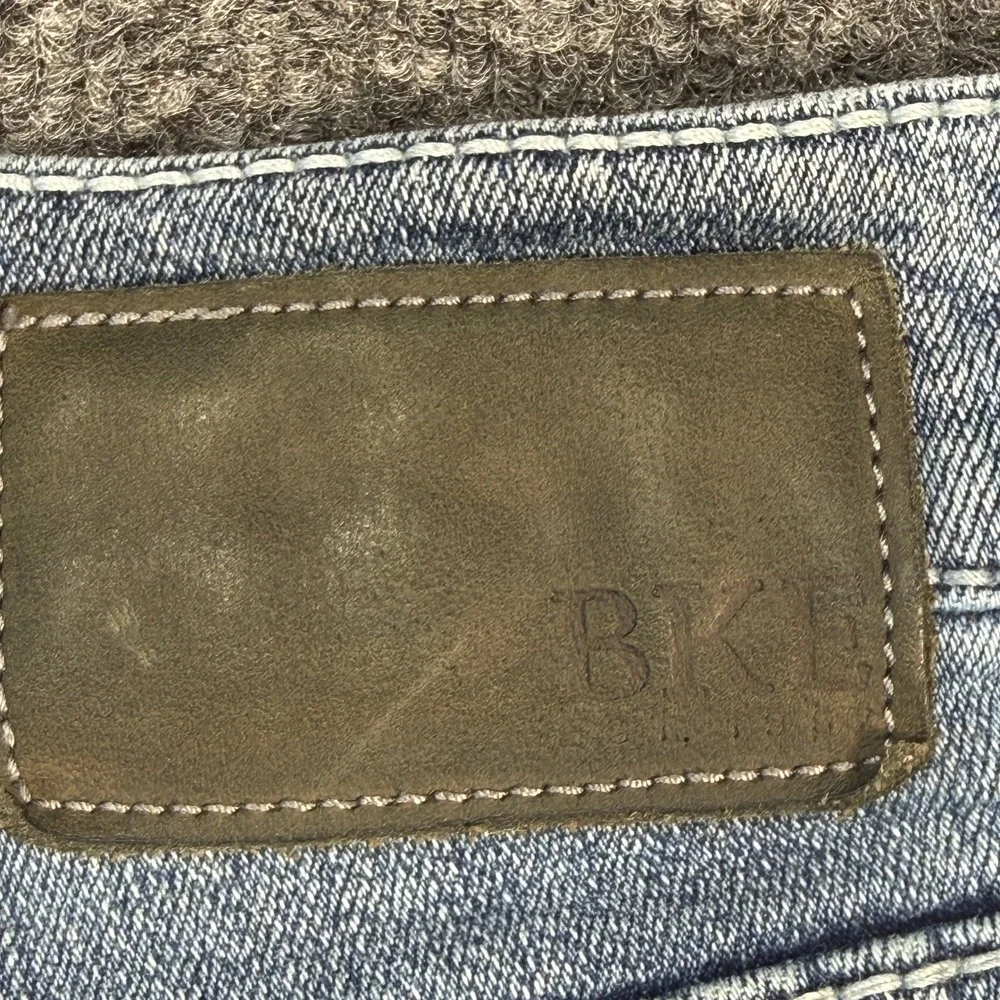 BKE Jake Straight Jeans Mens 31x34 Light Wash Denim Stretch Embroidered Pocket